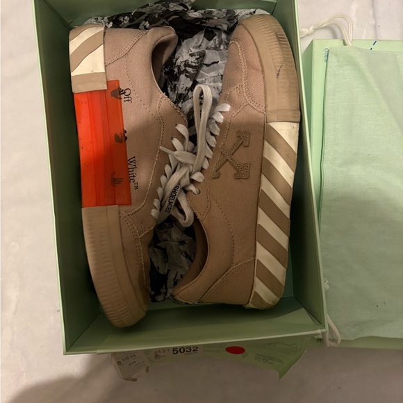 Off white shoes - Picture 3 of 4